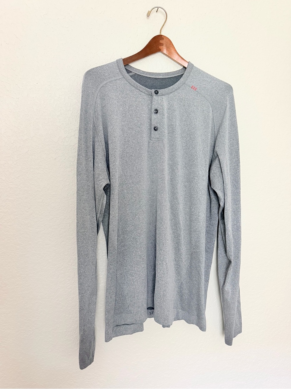Lululemon Mens Metal Vent Tech Long Sleeve Henley size 2XL